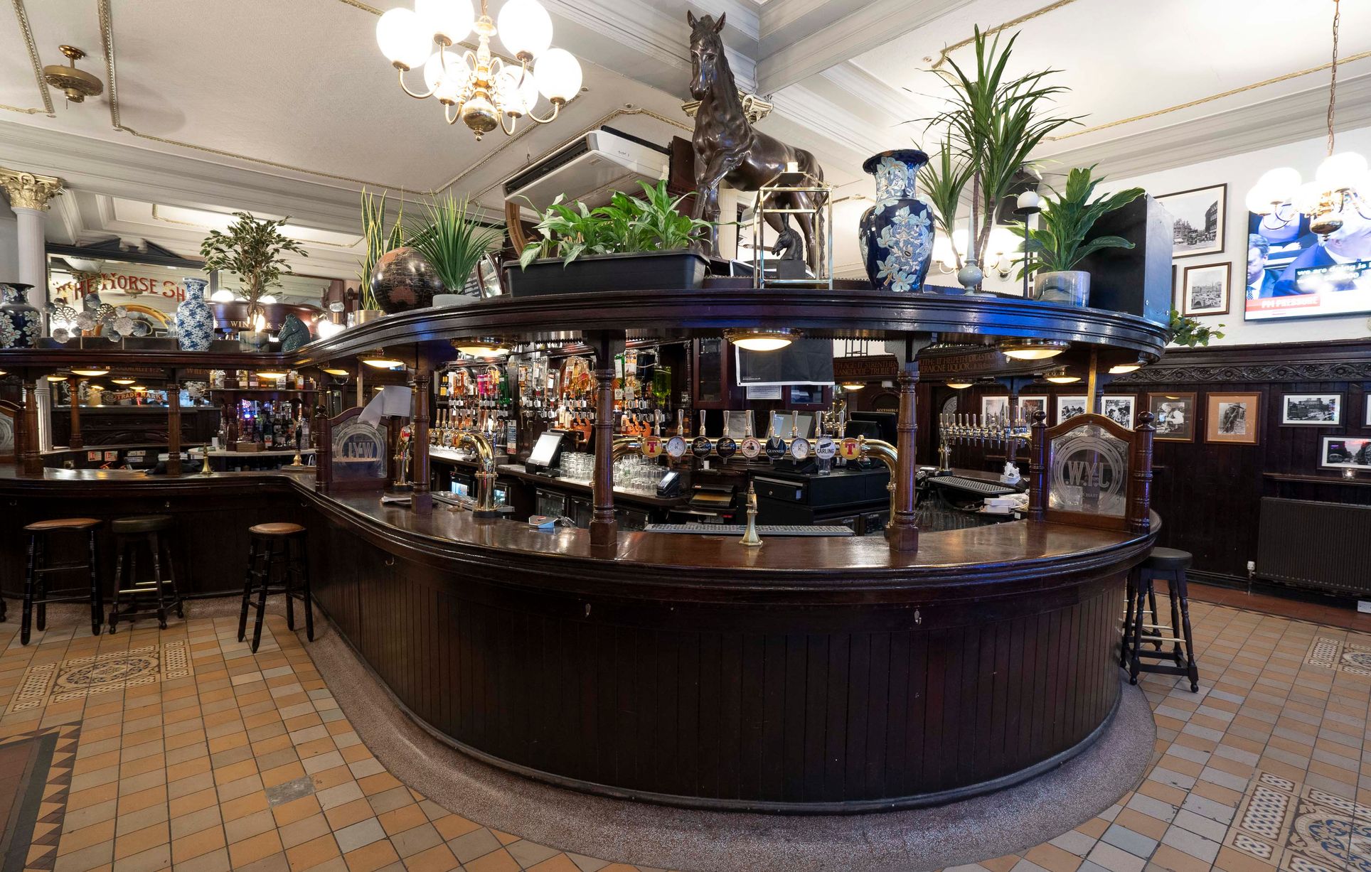 Horse Shoe Bar